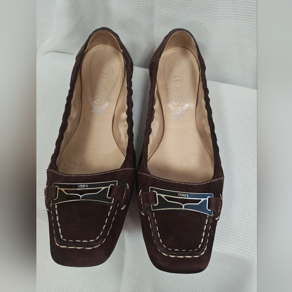 Tod's Brown Leather Loafers with Contrast Stitching